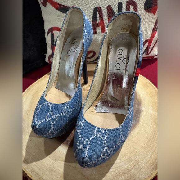 Vintage Blue Denim Patterned High Heel Pumps with Red-Blue Stripe - Picture 5 of 9